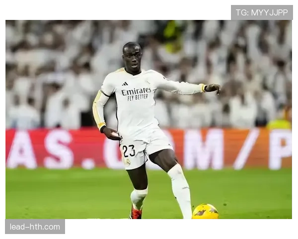 门迪左路防守漏洞显现，球队防线亟待巩固