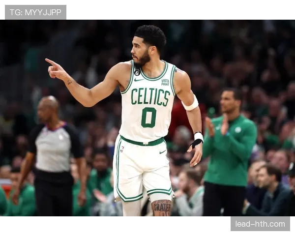 比尔拉塞尔通过防守轮转与篮板效率确立凯尔特人核心地位